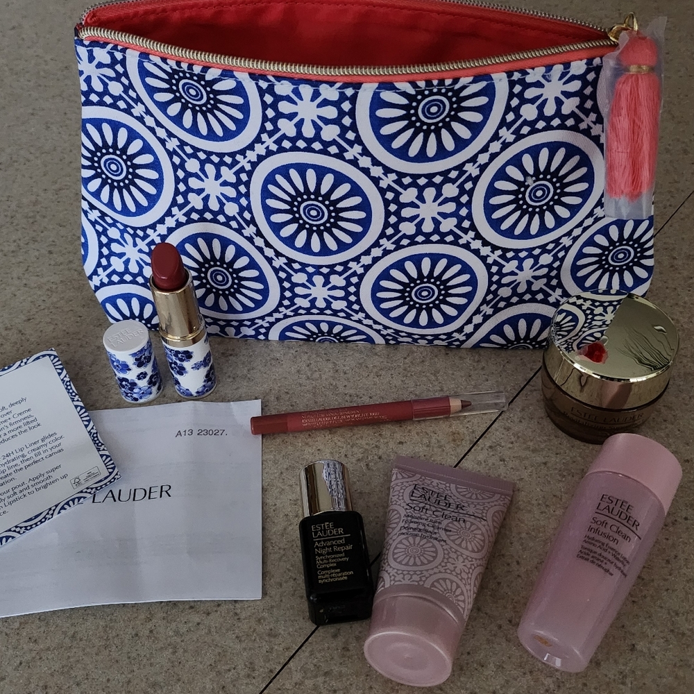 Estee Lauder cosmetic bag